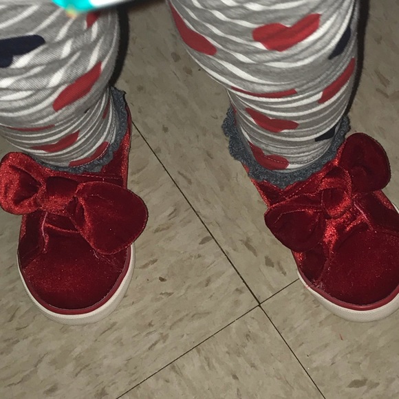 🥰 Toddler Bow Sneakers 🥰 - Picture 4 of 4